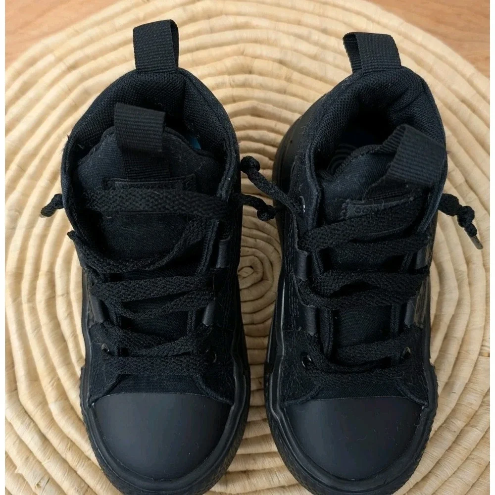Converse All Star Childs Size 9 Sneakers Shoes Black Lace Up Athletic Walking
